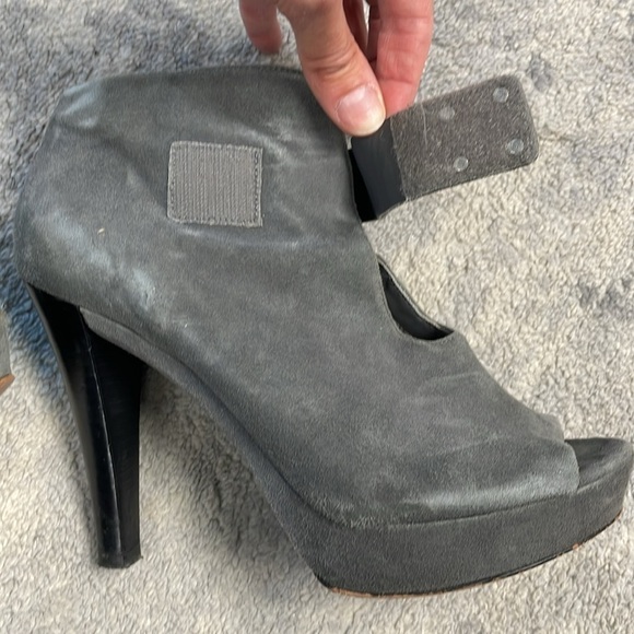 MICHAEL Michael Kors Devenport Suede Leather Cutout Heels Booties Gray Sz 7 - Picture 10 of 14